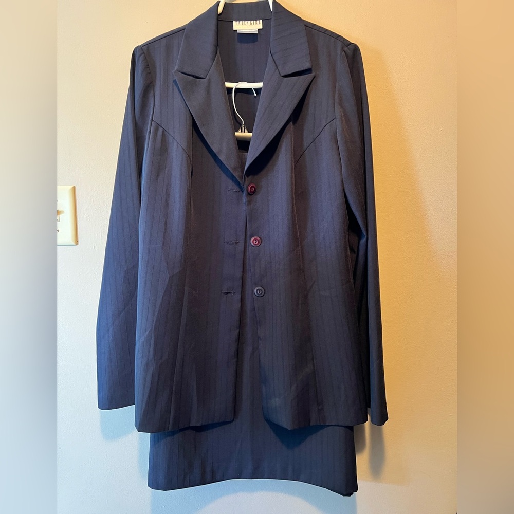 Tall Girl vintage size 10 blazer and skirt set in navy blue. Poly spandex blend.